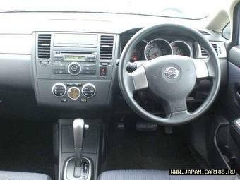 2005 Nissan Tiida Pictures