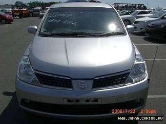 2005 Nissan Tiida Pictures