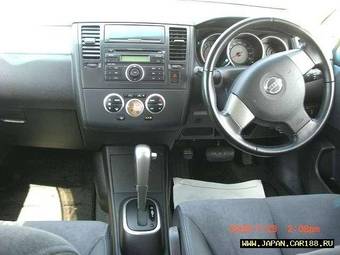 2005 Nissan Tiida Photos