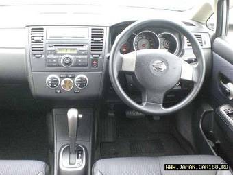 2005 Nissan Tiida Photos