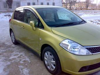 2005 Nissan Tiida Images