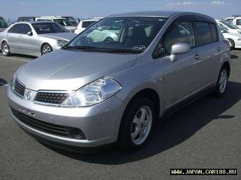 2005 Nissan Tiida Pictures