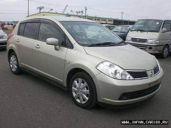 2005 Nissan Tiida Images