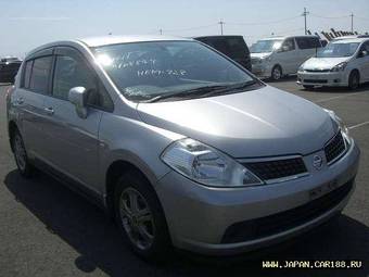 2005 Nissan Tiida Pictures