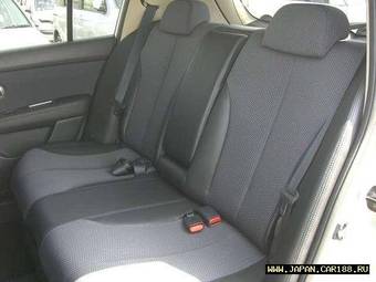 2005 Nissan Tiida Pictures