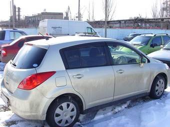 2005 Nissan Tiida Photos