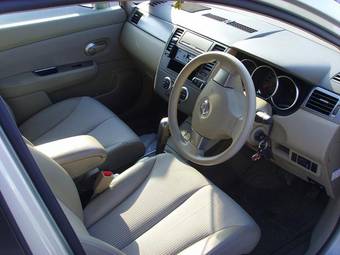 2005 Nissan Tiida Photos