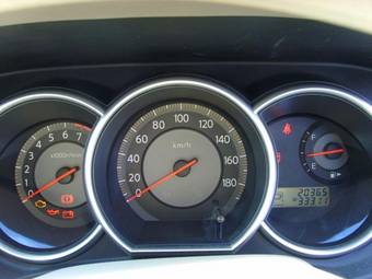 2005 Nissan Tiida Pictures