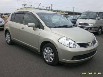 2005 Nissan Tiida Images