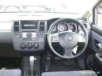 2005 Nissan Tiida Pictures