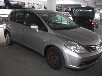 2005 Nissan Tiida Photos