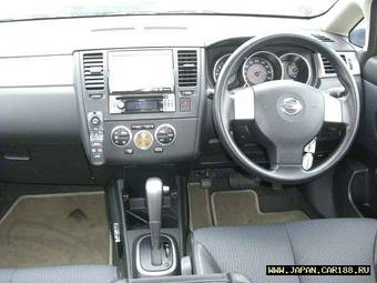 2005 Nissan Tiida Pictures