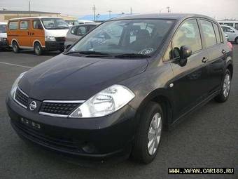 2005 Nissan Tiida Images