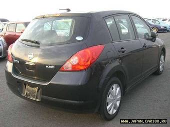 2005 Nissan Tiida Photos