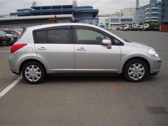 2005 Nissan Tiida Pics