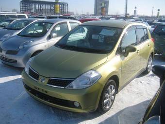 2005 Nissan Tiida Pics