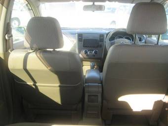 2005 Nissan Tiida Pictures