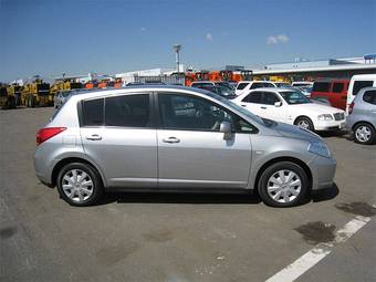 2005 Nissan Tiida Pictures