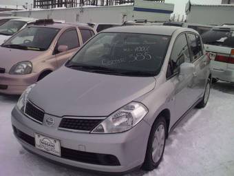 2005 Nissan Tiida Photos