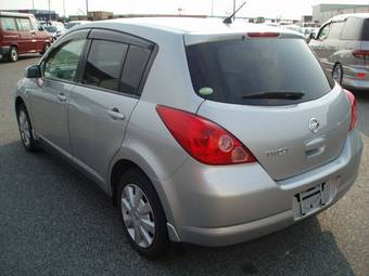 2005 Nissan Tiida Pics