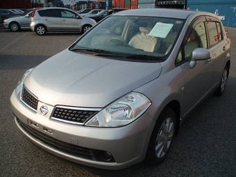 2005 Nissan Tiida Pictures