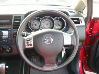 2005 Nissan Tiida Pictures