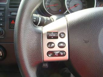 2005 Nissan Tiida Photos
