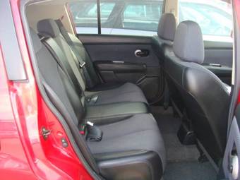 2005 Nissan Tiida Images