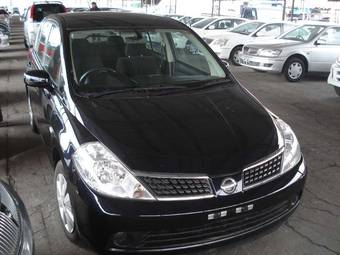 2005 Nissan Tiida Pictures