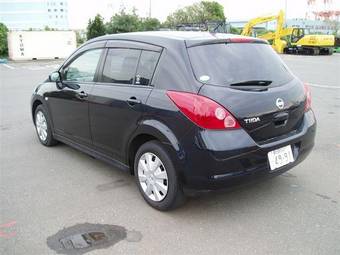 2005 Nissan Tiida Pictures