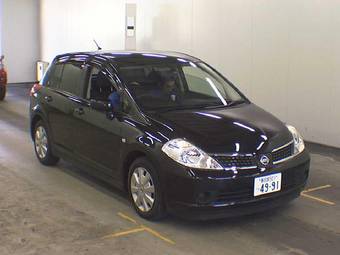 2005 Nissan Tiida Photos