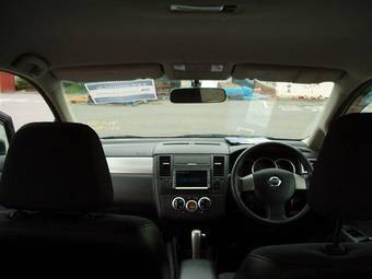 2005 Nissan Tiida Images