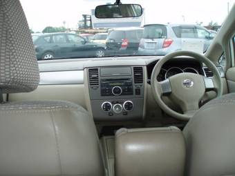 2005 Nissan Tiida Images