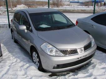 2005 Nissan Tiida Pictures