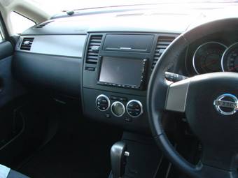 2005 Nissan Tiida Photos