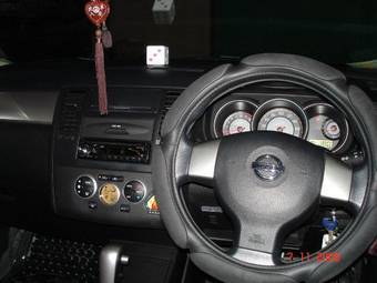 2005 Nissan Tiida Pictures