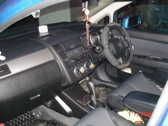 2005 Nissan Tiida Pictures