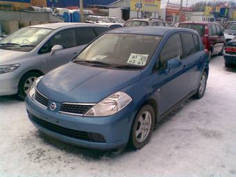 2005 Nissan Tiida Photos