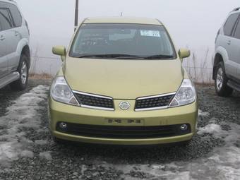 2005 Nissan Tiida Photos