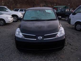 2005 Nissan Tiida Pictures