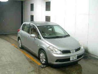 2005 Nissan Tiida Pictures