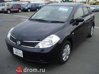 2005 Nissan Tiida Images