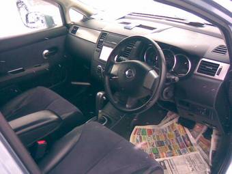 2005 Nissan Tiida Pics