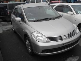 2005 Nissan Tiida Pictures