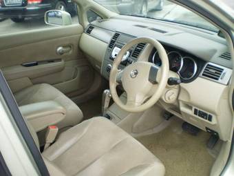 2005 Nissan Tiida Pics