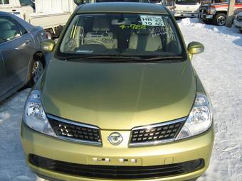 2005 Nissan Tiida Pictures