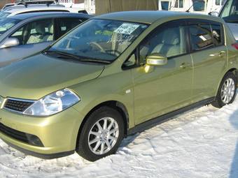 2005 Nissan Tiida Photos