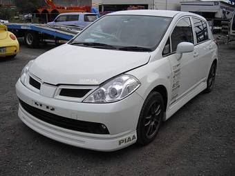 2005 Nissan Tiida Pictures