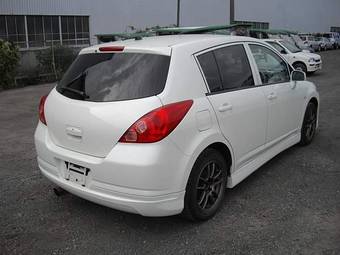 2005 Nissan Tiida Pictures