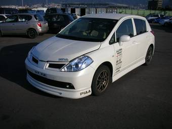 2005 Nissan Tiida Photos